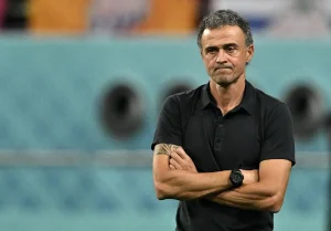 انريكي يتحدث عن استمرار احتفال الجماهير بلقب دوري الأبطال