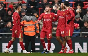 ليفربول يحضر لتوديع ثلاثة من نجومه البارزين قريبا