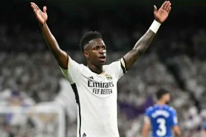 طلب عاجل من وكيل فينيسيوس لرئيس ريال مدريد والقرار بيد بيريز