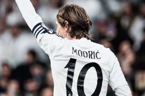 مدريديون ينتقدون برشلونة بشدة بعد حادثة مودريتش المثيرة للجدل