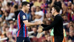 ليفاندوفسكي يؤكد دور تشافي في تطور برشلونة الحالي