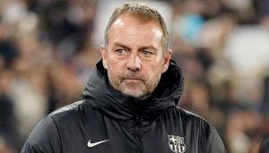 برشلونة يبدأ الليغا بسبع نقاط لكن ثغرات الفريق تثير قلق هانز فليك