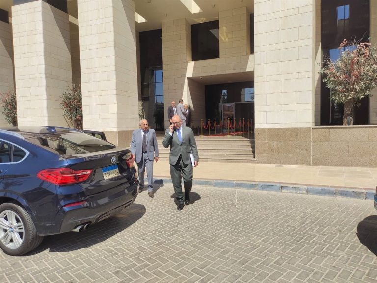 جلسة عاجلة بين لبيب والمندوه ووزير الإسكان لمناقشة أرض الزمالك