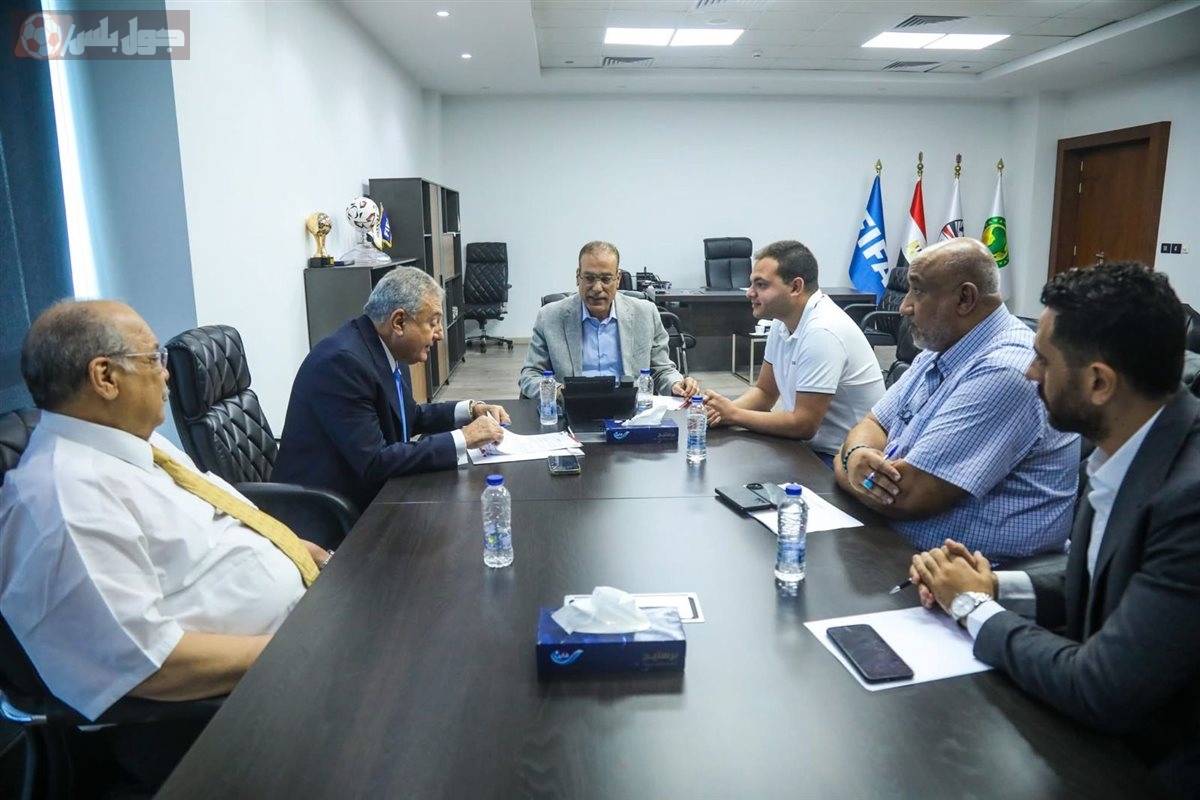 اتحاد الكرة يتفق مع الزمالك على تسوية المديونيات وقيد الصفقات الجديدة