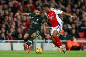أرقام قياسية في انتظار محمد صلاح أمام أرسنال.. سباق الأساطير يشتعل