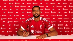 ليفربول يعلن تجديد عقد كودي جاكبو بعقد طويل الأمد