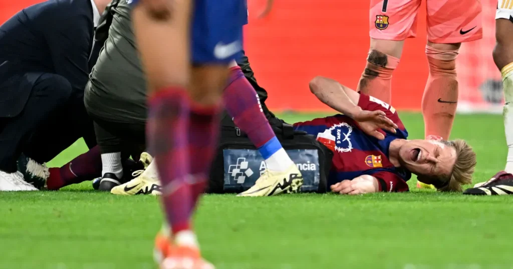سبب غياب دي يونغ عن تدريبات برشلونة اليوم وملابسات الموقف