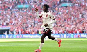 ليفربول يواجه أزمة في الظهير الأيمن قبل مواجهة نيوكاسل