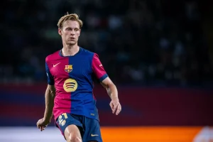تهمي تجديد عقد دي يونغ مع برشلونة وأثره في حل أزمة النادي