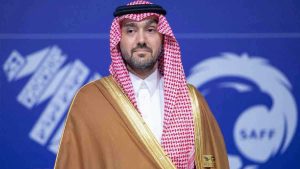 وزير الرياضة السعودي يتدخل عاجلًا بعد أزمة انسحاب الهلال من السوبر