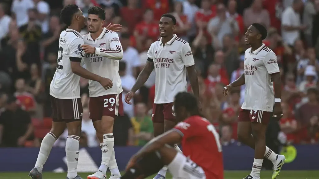 ارسنال يتغلب على مانشستر يونايتد ليستعيد فرصة التتويج بلقب البريميرليغ