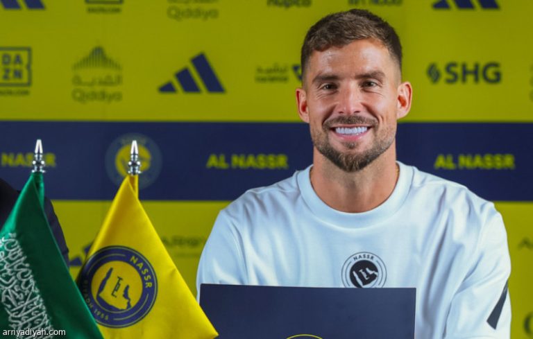 مارتينيز يسترجع ذكرياته مع رونالدو وبنزيما في دوري روشن