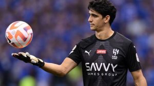 لوائح الاتحاد السعودي تهدد خطط الهلال في التعاقد مع بديل لياسين بونو