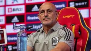 دي لا فوينتي يعلّق على إمكانية إقامة مباراة برشلونة وفياريال في ميامي