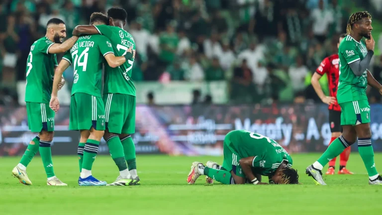 الأهلي يطلب حكامًا أجانب قبل كلاسيكو الهلال في دوري روشن