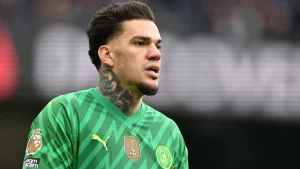 النصر السعودي يفتح باب المفاوضات مع إيدرسون حارس مانشستر سيتي