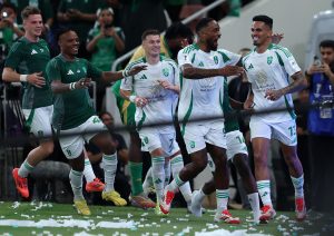 الأهلي يحجز مقعده في نهائي السوبر بعد اكتساحه القادسية 5-1