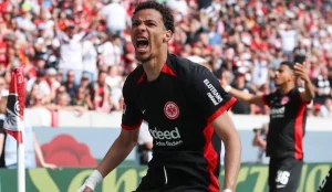 مدرب ليفربول يثني على أداء هوغو إكيتيكي ويحدد نقاط تطويره