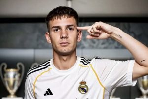 مدير ريفر بليت: ماستانتونو اختار ريال مدريد دون تردد