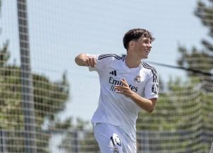 موهبة فريدة تتألق في تدريبات ريال مدريد الجديدة