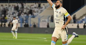 كريم بنزيما يواصل صناعة المجد.. الهاتريك رقم 17 في مسيرته الكروية