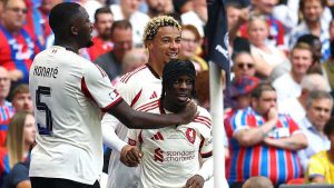 ليفربول يسجل الهدف الثاني ضد كريستال بالاس في المباراة المثيرة