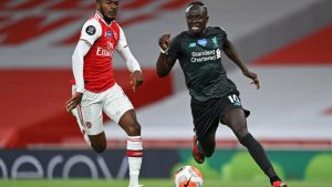 ليفربول يهزم أرسنال ويتصدر الدوري الإنجليزي الممتاز