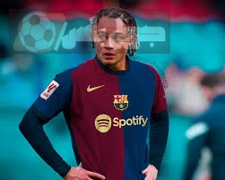 تشافي سيمونز في لندن لحسم مستقبله مع الدوري الإنجليزي
