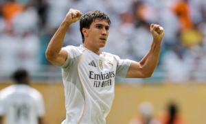 استمرار شبيه راؤول مع ريال مدريد حتى عام عشرين ثلاثين