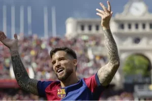 النصر يحصل على مارتينيز مجانا وبرشلونة يتجنب الخسائر المالية