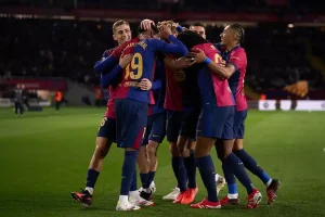 برشلونة يراقب مدافع برازيلي شاب من الدوري الإنجليزي لتعزيز خط الدفاع
