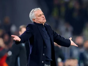 مورينيو قريب من تدريب بنفيكا ويؤكد اهتمامه بالفريق