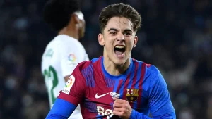 برشلونة يقرر استمرار العلاج التحفظي لجافي دون جراحة