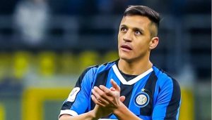 أليكسيس سانشيز يقترب من العودة إلى الدوري الإسباني عبر بوابة إشبيلية