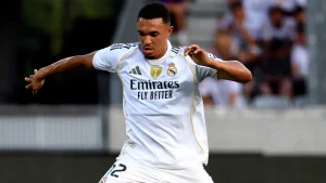 ريال مدريد يطمئن أرنولد بشأن مستقبله وسط عودة كارفاخال