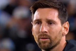 دموع ميسي تُثير المشاعر قبل فوز الأرجنتين على فنزويلا
