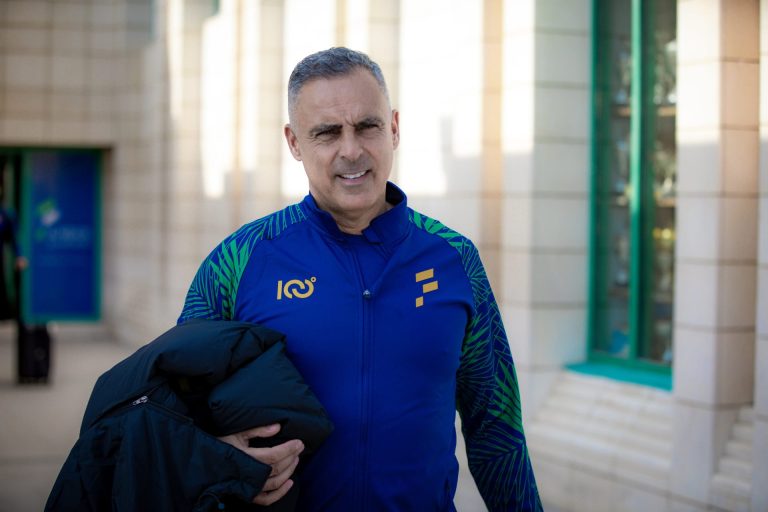 جوزيه جوميز ينفي قربه من تدريب الأهلي