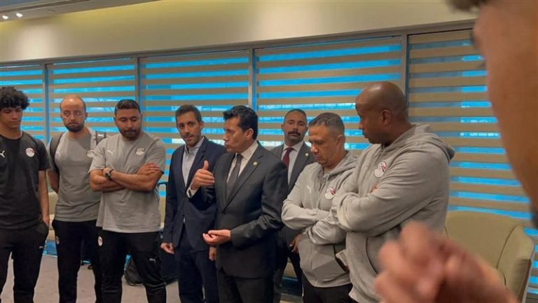 وزير الشباب يودع بعثة منتخب مصر قبل المشاركة في كأس العالم للشباب بتشيلي
