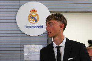 هاوسن: تجربة ريال مدريد مختلفة تمامًا.. ووالدي سر تميزي في التمرير