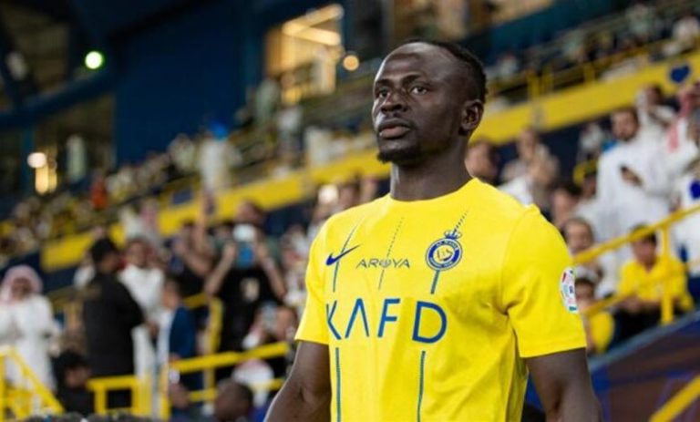 جدل في النصر حول مستقبل ساديو ماني وسط اهتمام تركي متزايد