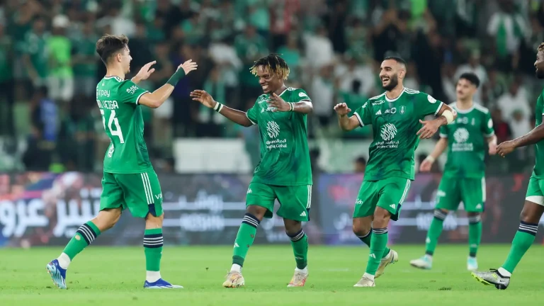 الأهلي يطلب رسميًا تأجيل كلاسيكو الهلال في دوري روشن بسبب كأس القارات
