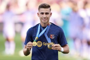 فيرمين لوبيز يحسم مستقبله ويقرر البقاء في برشلونة رغم عرض تشيلسي