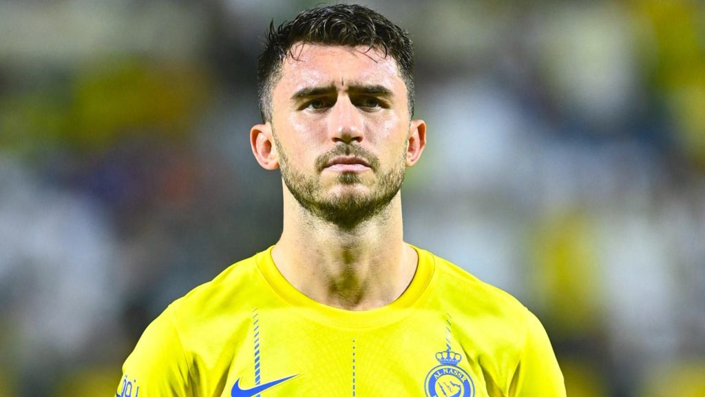فيفا يرفض تسجيل انتقال لابورت من النصر إلى أتلتيك بلباو