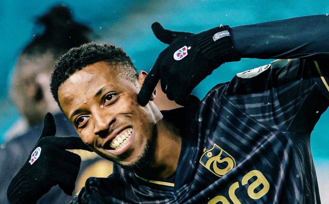 المهاجم الكونغولي سيمون بانزا