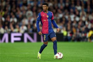 برشلونة يعلن إصابة أليخاندرو بالدي وغيابه 3 أسابيع