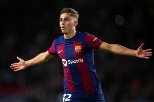 برشلونة يعلن غياب فيرمين لوبيز لمدة 3 أسابيع بسبب الإصابة