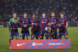 مدافع برشلونة يوافق على تجديد عقده حتى 2030