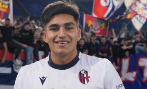 كواليس رفض بولونيا عرض الهلال لضم المهاجم سانتي كاسترو