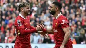 محمد صلاح يودع هارفي إليوت برسالة مؤثرة بعد انتقاله إلى أستون فيلا