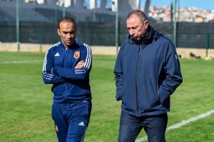 الخطيب يكلف عبد الحفيظ بحسم ملفات تجديد ثلاثي الأهلي